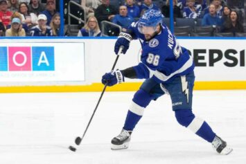 Кучеров сыграл 304-й матч с 2+ очками за «Тампу» и почти догнал Стэмкоса