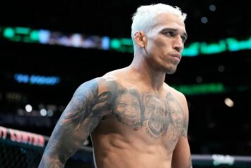 Чарльз Оливейра растрогал тренера неожиданным подарком