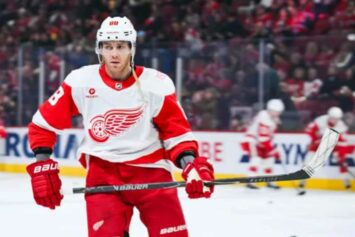 Патрик Кейн приблизился к рекорду Майка Модано по очкам среди американцев в НХЛ