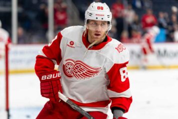 Патрик Кейн повторил рекорд Майка Модано по очкам в регулярных чемпионатах НХЛ