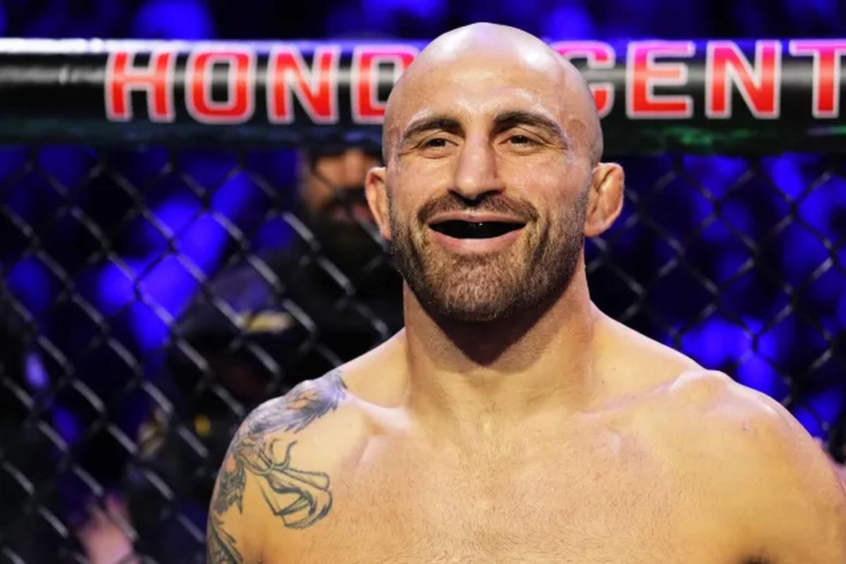 Александр Волкановски