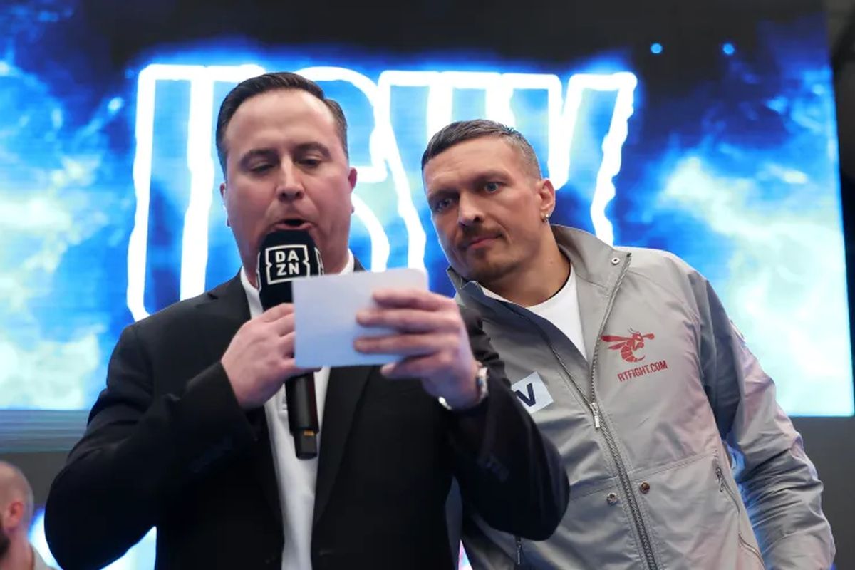 Александр Усик