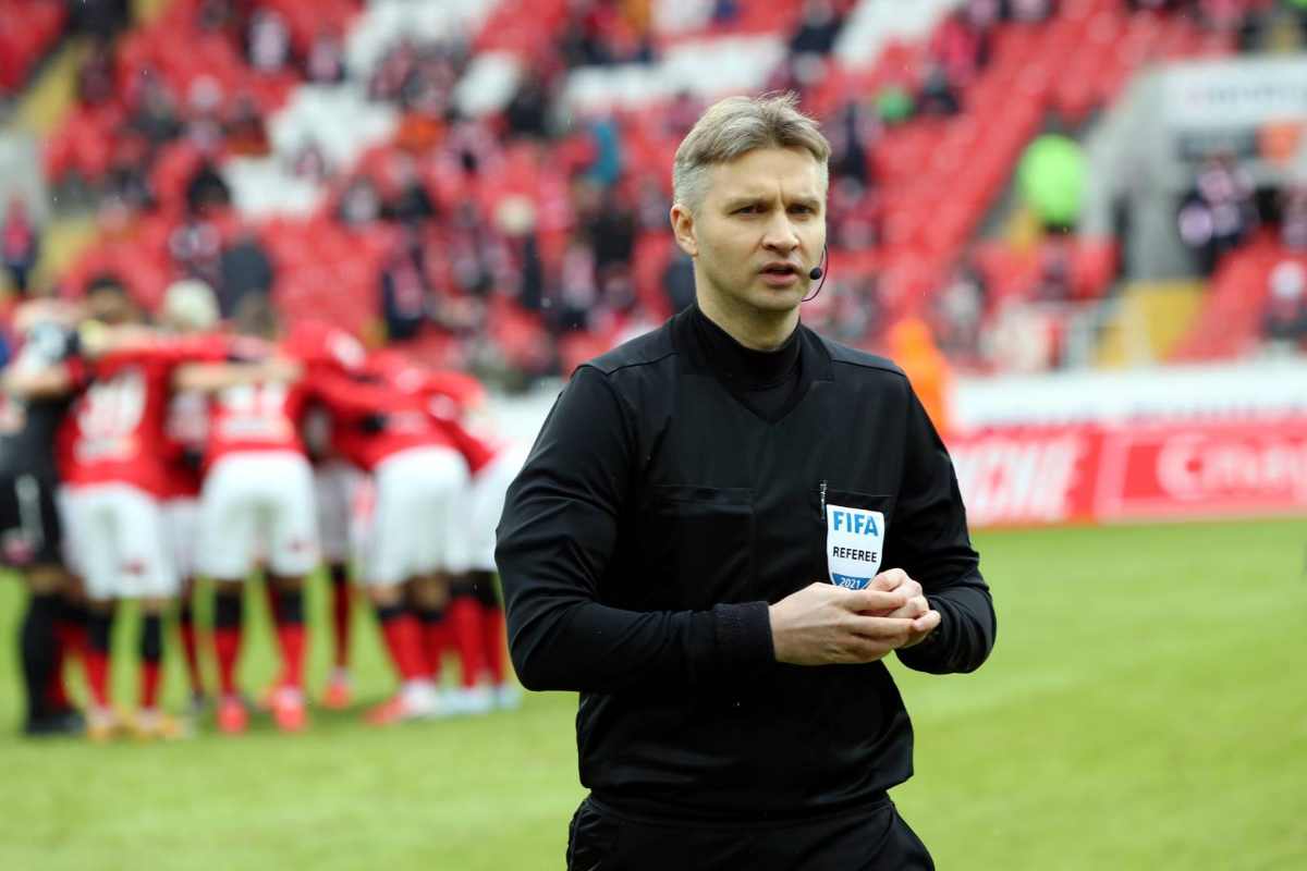 Экс-арбитр ФИФА раскритиковал ассистента за незамеченный офсайд у Осипенко в матче Кубка «Динамо» — «Спартак»