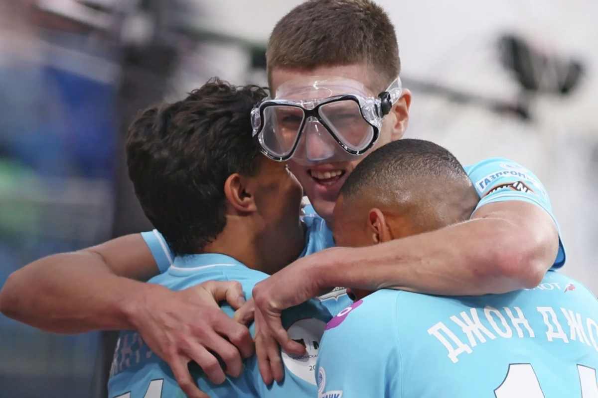 Мостовой раскритиковал Солари за фол, после которого «Зенит» получил пенальти