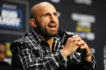 Александр Волкановски