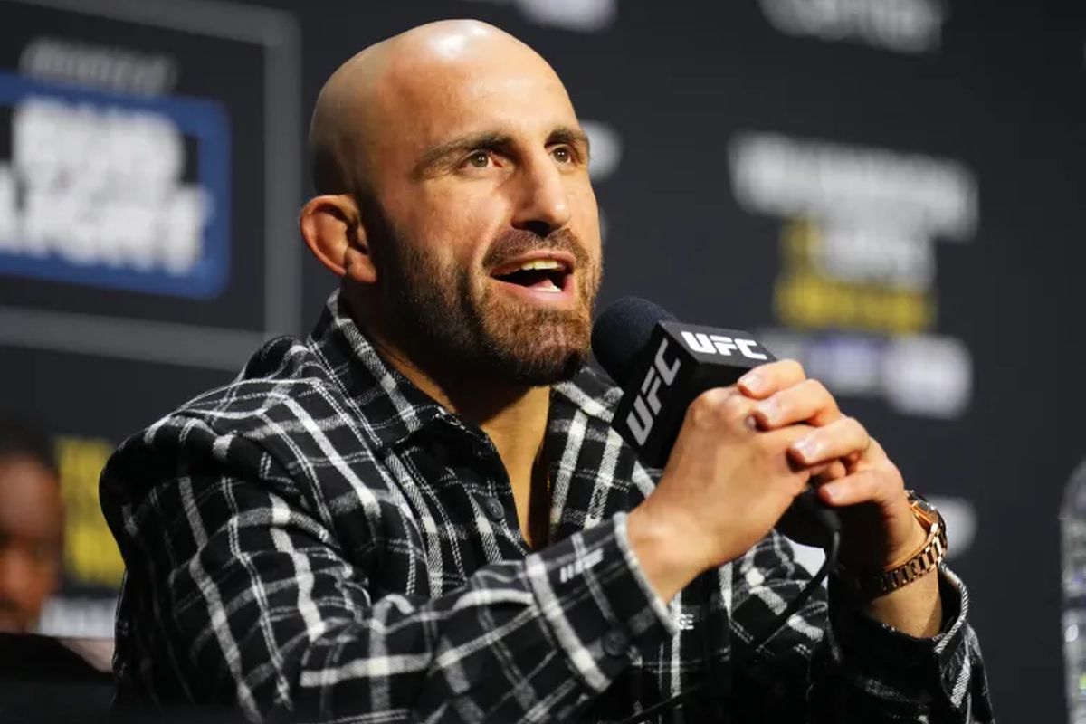 Александр Волкановски