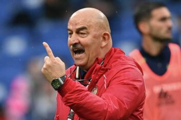 Черчесов прибыл в Будапешт для подписания контракта с «Ференцварошем»