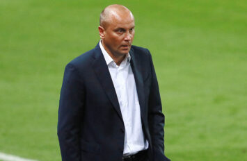 Хохлов считает, что Карпину нужно принять окончательное решение по ситуации с Дзюбой