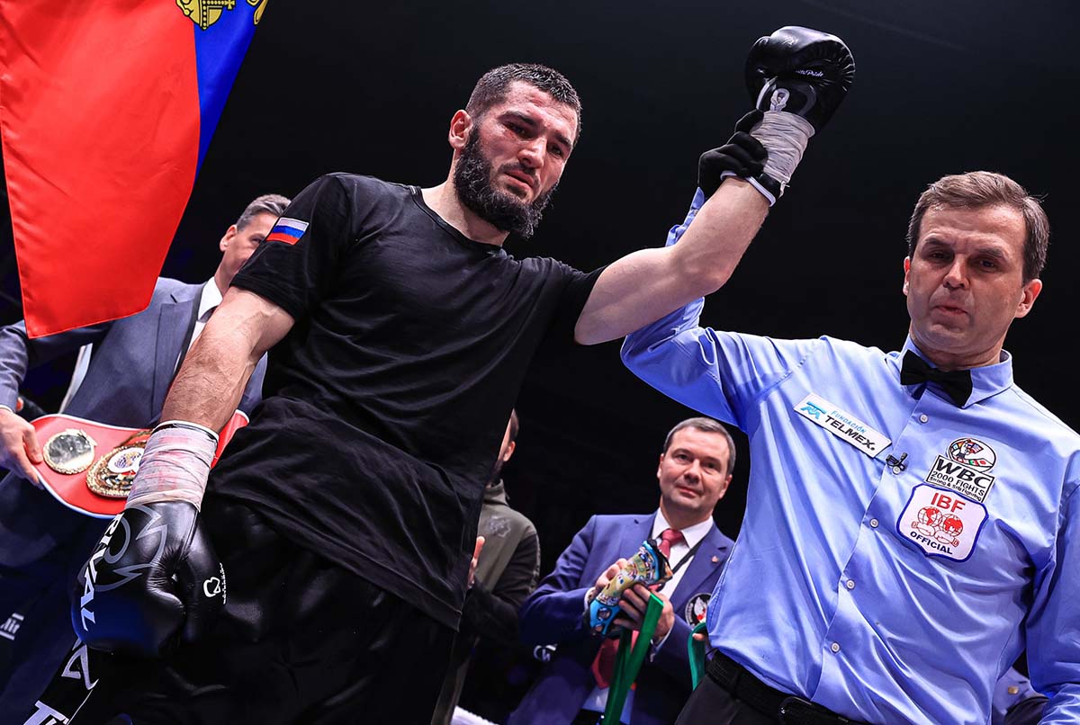 Артур Бетербиев