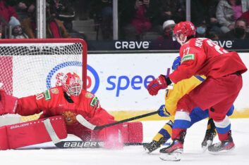 Дубль Мичкова не помог сборной России обыграть Швецию в стартовом матче МЧМ-2022