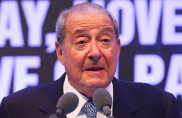 Боб Арум заявил, что Уайт требует более 10 миллионов долларов за бой против Тайсона Фьюри