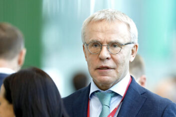 Фетисов призвал Ротенберга покинуть посты в ФХР и КХЛ после назначения тренером СКА