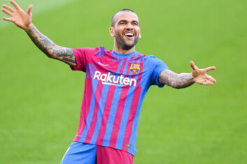 Дани Алвес может впервые сыграть за «Барселону» после возвращения