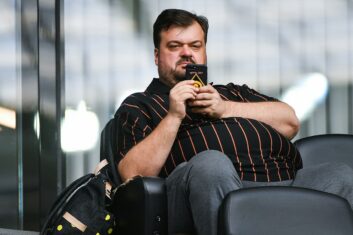 Василий Уткин попал в больницу из-за болей в области сердца