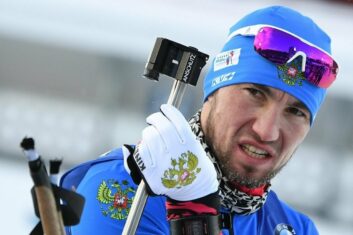 Логинов выиграл серебро в гонке на Кубке мира по биатлону