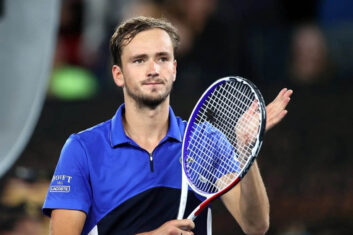 Медведев поддержал депортированного из Австралии Джоковича