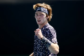 Андрей Рублев в упорной борьбе уступил хорвату Марину Чиличу на АО