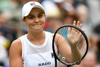 Эшли Барти преодолела сопротивление Аманды Анисимовой и прошла в 1/4 АО