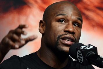 Экс-чемпион мира по боксу Флойд Мейвезер заявил свою гоночную команду в NASCAR