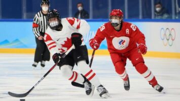 Вратарь сборной Сорокина считает, что игра в масках может навредить здоровью