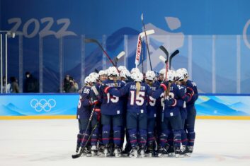 Сборная России разгромно уступила финкам в последнем туре ОИ