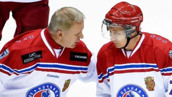 Фетисов обратился к сборной: «Мы верим, переживаем, поддерживаем»