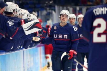 Сборная США по хоккею разгромила Китай, а Канада крупно обыграла Германию