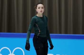 Хоккеисты «Ак Барса» поддержали Камилу Валиеву