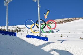Фристайлисты ОКР Станислав Никитин и Илья Буров пробились в финал ОИ по лыжной акробатике