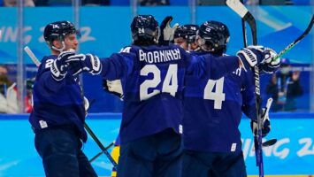 Сборная Финляндии — первый финалист хоккейного турнира ОИ-2022