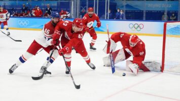 Иван Федотов в первом периоде полуфинала ОИ отразил 12 бросков