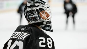 Иван Федотов в матче против Швеции отразил 34 броска соперника