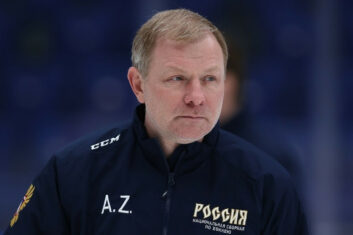 Жамнов и его тренерский штаб продолжат работать со сборной России — глава ФХР
