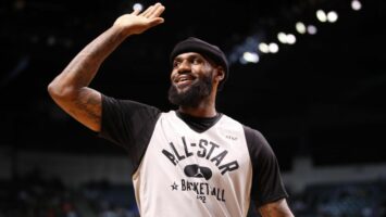 Леброн Джеймс обратился к миру с критикой расизма и дискриминации