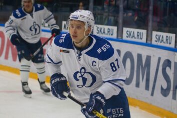 Шипачев и Войнов вошли в первую пятерку московского «Динамо» на матч против «Барыса»