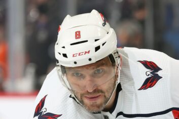 Овечкину осталось четыре шайбы до Ягра