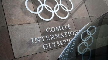 МОК призвал не допускать россиян и белорусов к международным стартам