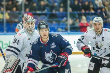 Кубок Гагарина: «Трактор» обыграл «Нефтехимик» в перестрелке с семью голами