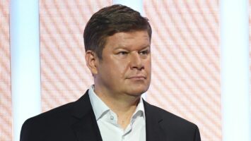 Губерниев тепло поздравил Непряеву с победой на Кубке мира