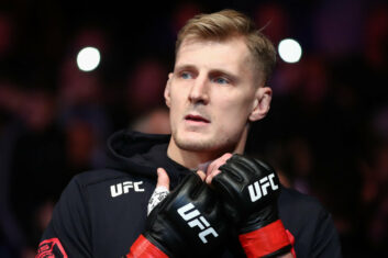 Олейник дал оценку поражению Волкова на турнире UFC Fight Night 204