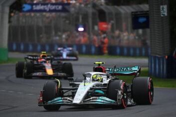 Хэмилтон признался, что с прошлого сезона «Мерседес» не сумел добиться прогресса