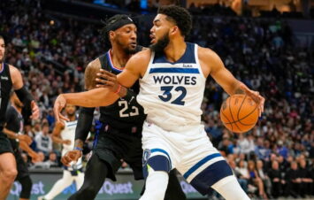 Зоозащитница пыталась приклеиться к паркету на игре НБА «Тимбервулвз» — «Клипперс»