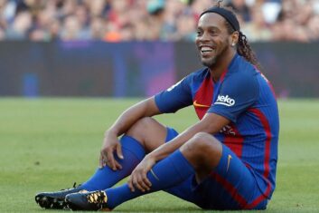 Экс-игрок сборной Бразилии признался, что в 2003 году Роналдиньо звал его в МЮ