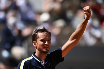 Теннисист Медведев проиграл в дебютной игре после операции