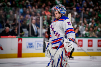 Хоккеисты «Рейнджерс» сравняли счет в серии плей-офф НХЛ против «Каролины»