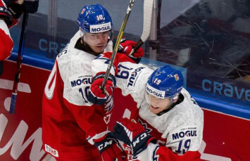 Чехи спасли матч со шведами на молодежном ЧМ по хоккею и вышли в финал