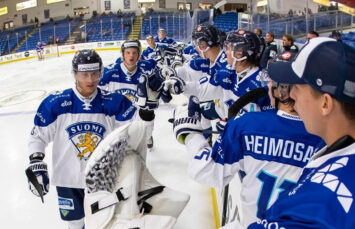 Финны и шведы сыграют уже в четвертьфинале молодежного ЧМ по хоккею