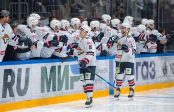 «Металлург» покинули три тренера и восемь хоккеистов