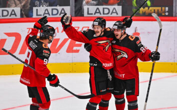 «Авангард» одержал волевую победу над «Локомотивом» в КХЛ