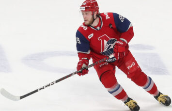 Хоккеисты «Локомотива» сократили отставание в серии с ЦСКА